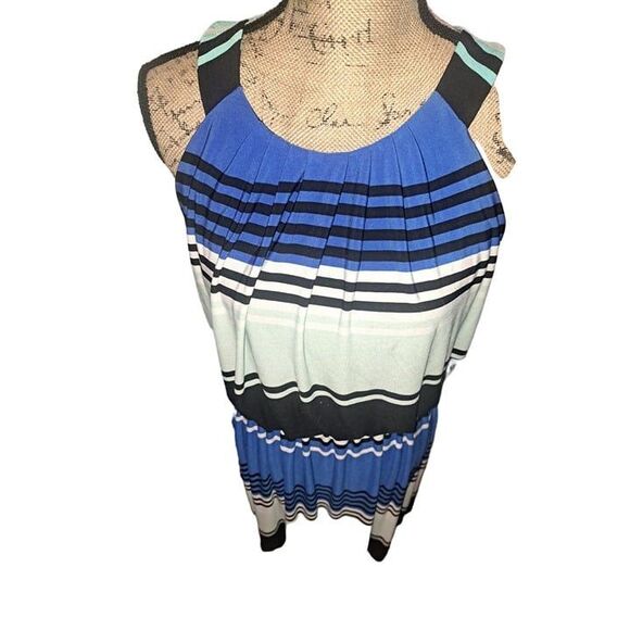 Spring Sale! Lot 32 Size Large - 2 dresses and 1 skirt-tank-sweater - Picture 3 of 12